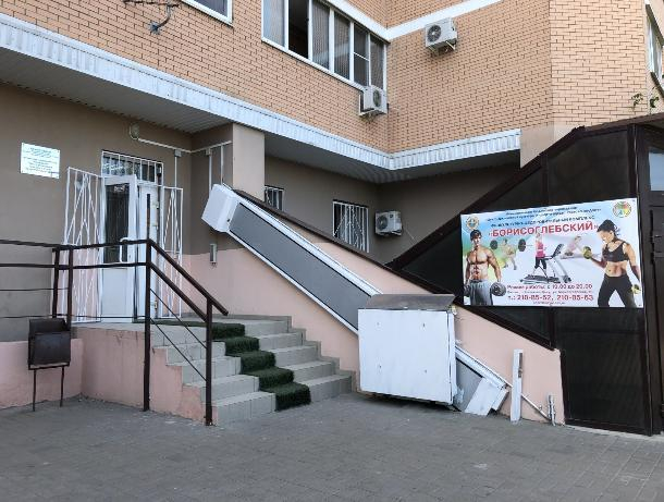 Заведующая спортцентром в Ростове трудоустроила «мертвые души»