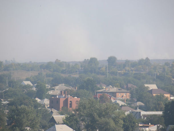 Жители Красного Сулина задыхаются в дыму горящей свалки