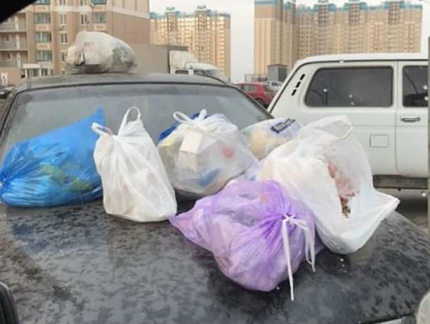 Мусорные пакеты на капот: ростовчане учат автовладельцев правилам парковки