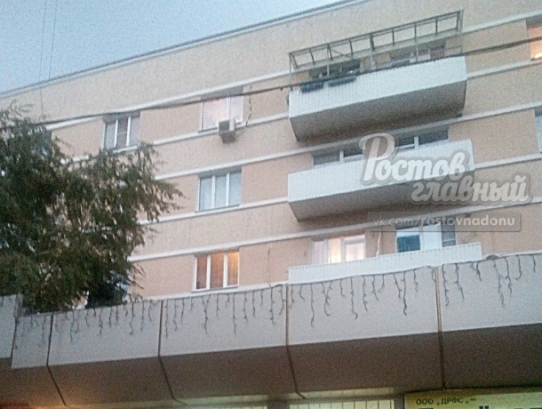 Злобный хулиган закидывал прохожих бомбами-бутылками с балкона своей квартиры в Ростове