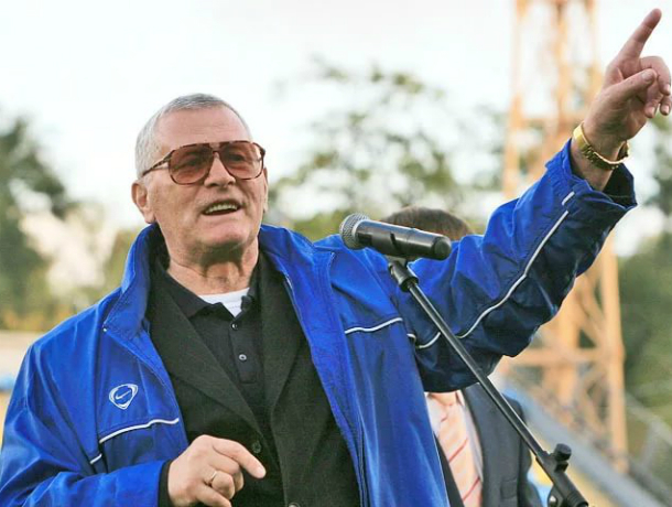 Легендарный футболист из Ростова Виктор Понедельник празднует свой 80-летний юбилей
