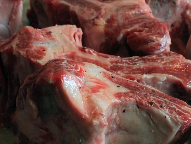 Ростовский бизнесмен пытался за 200 тысяч избежать наказания за торговлю просроченным мясом