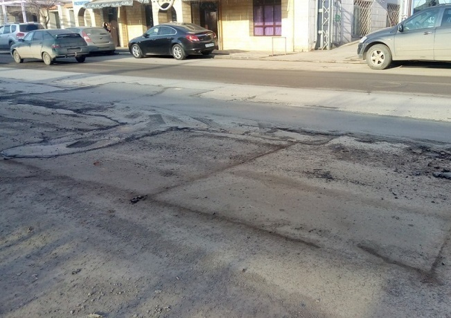 Ростовские власти ответили на возмущение горожан сомнительным ремонтом дороги на улице Береговой