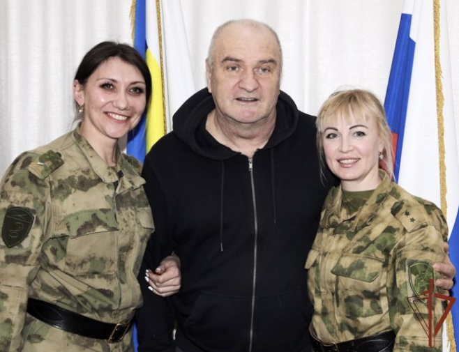 Актер Александр Балуев посетил в госпитале Новочеркасска раненных участников спецоперации