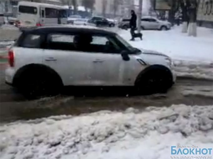 В Ростове чиновники ликвидировали последствия снегопада, но не заметили, что улицы затопило