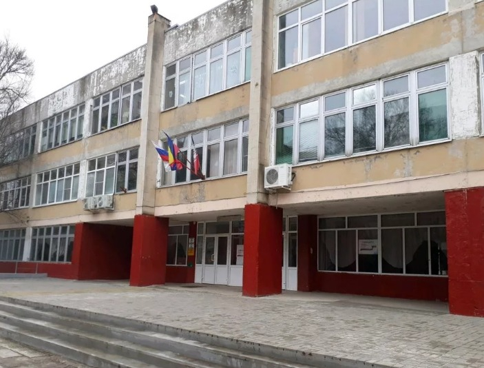 В Ростове-на-Дону из-за дождей школа №101 отправила учеников на дистанционное обучение