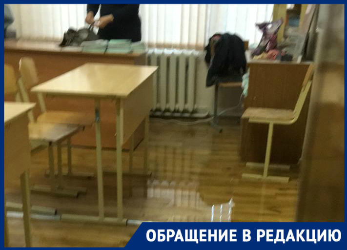 Ростовскую школу затопило после двух дней дождей