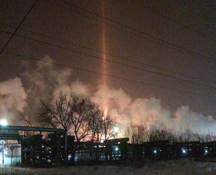 Завораживающее свечение в небе перед Новым годом потрясло жителей Ростовской области