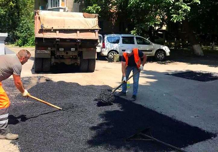 В Ростове проведут масштабный ремонт внутриквартальных дорог
