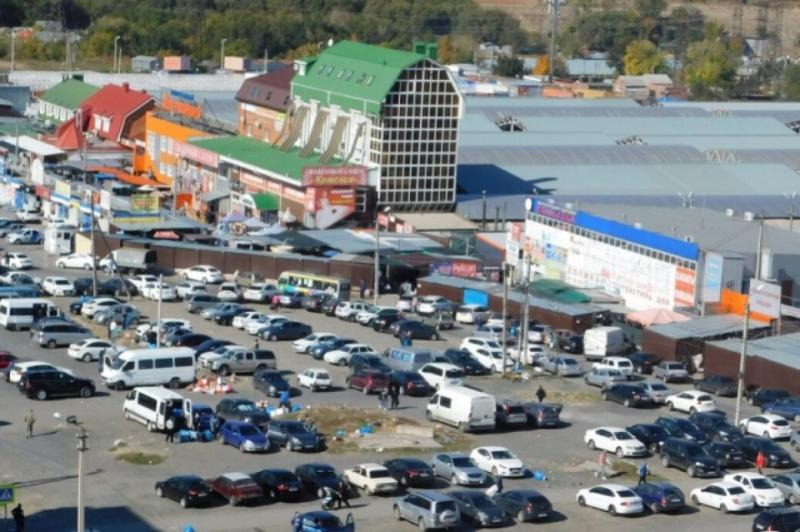 В Ростове полиция вновь поймала незаконного парковщика у рынка Темерник
