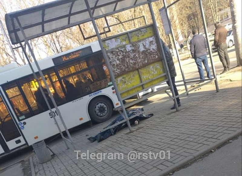 В Ростове пенсионер умер на автобусной остановке