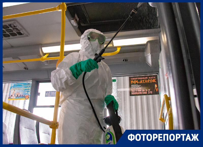 В Ростове провели показательную дезинфекцию автобусов