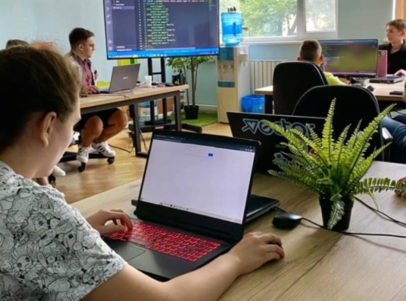 Пути в IT: школа программирования научит ростовских школьников создавать сайты и игры