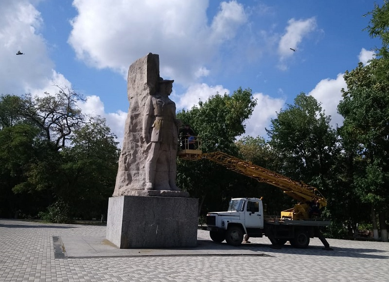 Прокуратура потребовала от чиновников Новочеркасска привести в порядок памятник красным казакам