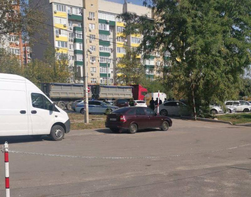 В Ростове обнаружили труп мужчины в припаркованной машине