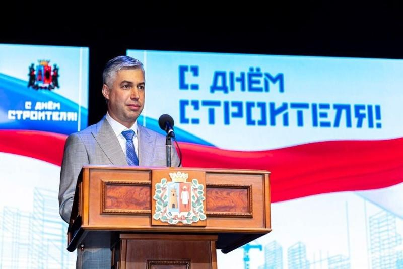 Алексей Логвиненко наградил строителей в преддверии профессионального праздника