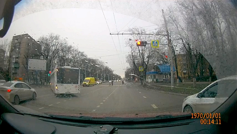 В Ростове наказали водителя автобуса, не пропустившего «скорую»