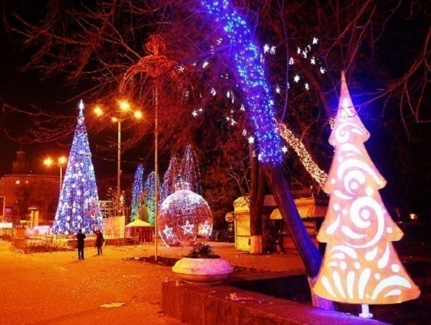 Яркими огнями засияют улицы Ростова в первый день зимы