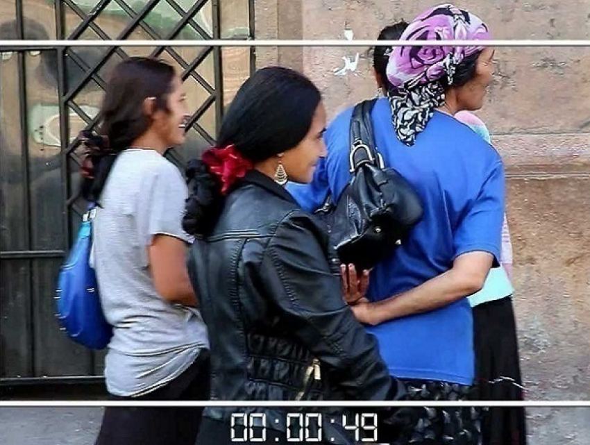 Назойливые цыгане возле ЗАГСа затерзали ростовских молодоженов и устроили безобразную драку