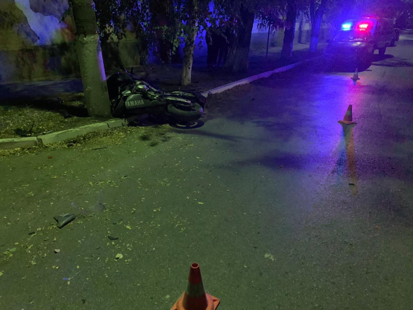 В Ростовской области на мотоцикле разбился молодой мужчина и девушка