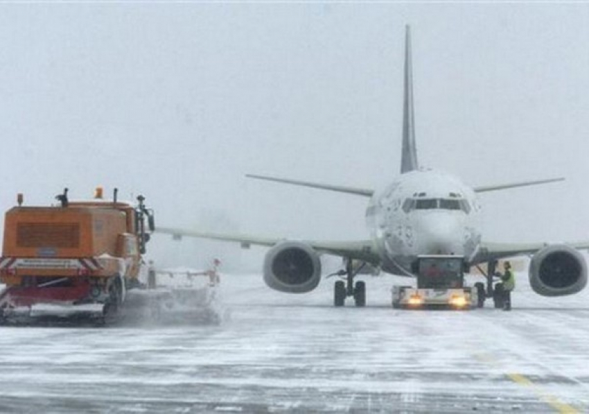 Снегопад нарушил работу аэропорта Ростова-на-Дону: авиаузел работает по фактической погоде