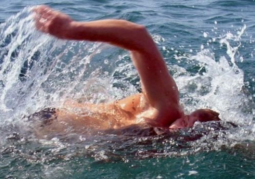 В Ростов доставили сирийца, переплывавшего Эгейское море на надувных мячах 