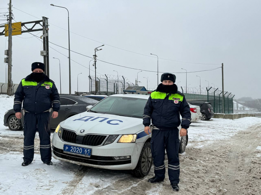 В Ростовской области полицейские помогли беременной женщине выбраться из снегопада 