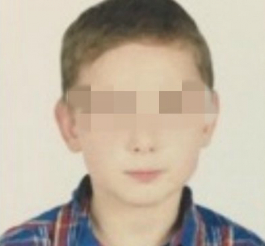 Бритый налысо 13-летний мальчик пропал в Ростовской области