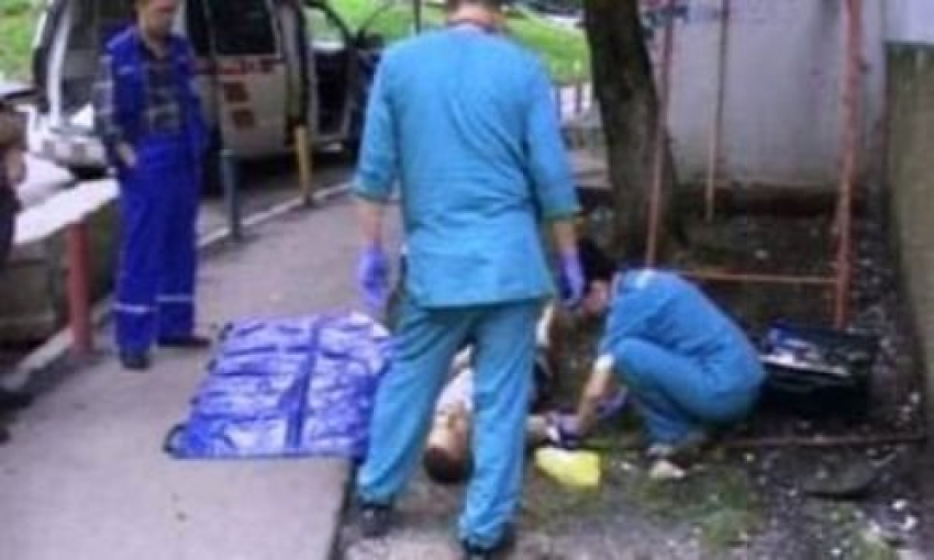 Ростовчанин после ссоры с девушкой упал с балкона и погиб 