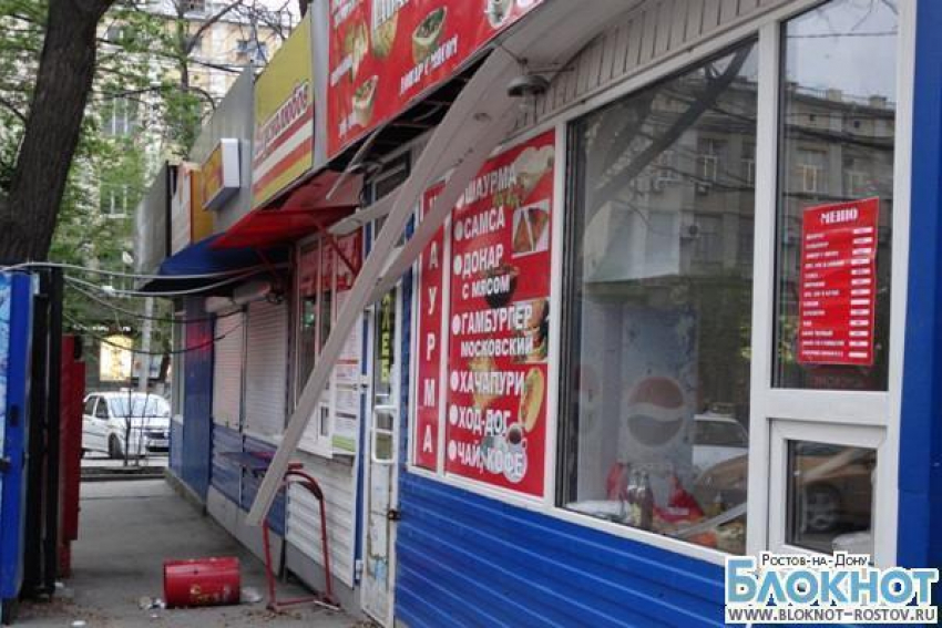 В центре Ростова в ларьке с шаурмой произошел взрыв: 2 пострадали