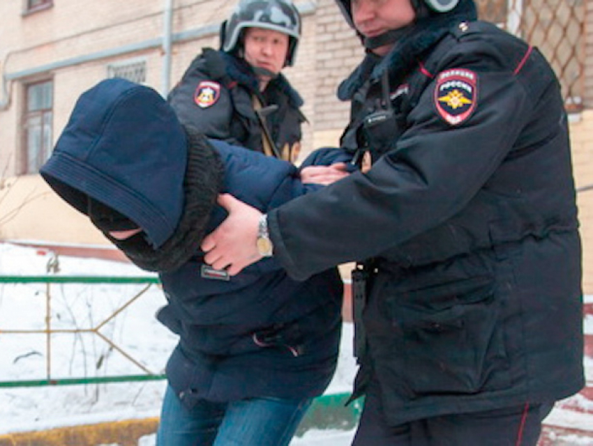 Кладмена с лошадиными дозами солей и спайса задержали ростовские полицейские