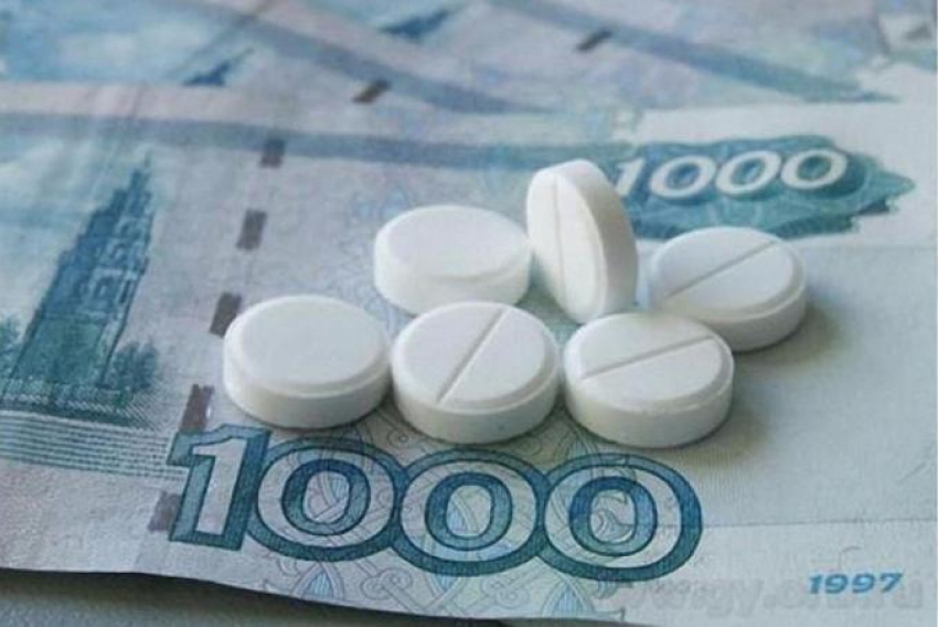 Василий Голубев решил лично убедиться в дефиците медикаментов в аптеках Ростовской области