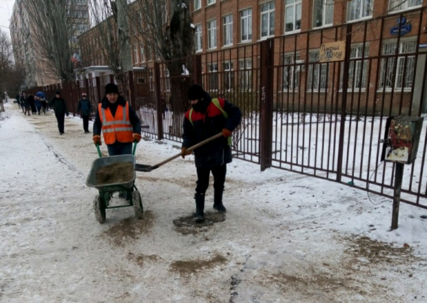 Из-за ледяного дождя в Ростове все коммунальные службы перешли в усиленный режим работы