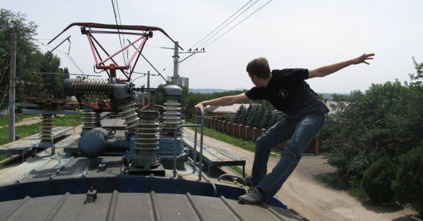 Подросток из Ростовской области получил удар током в 27 тысяч вольт на железной дороге