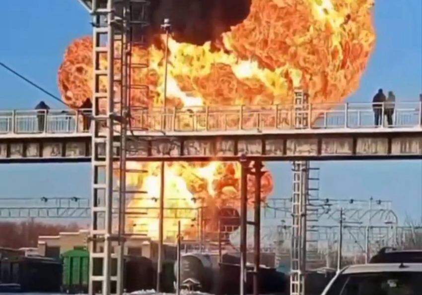 Из-за схода вагонов в Тамбовской области задерживаются поезда, следующие через Ростов