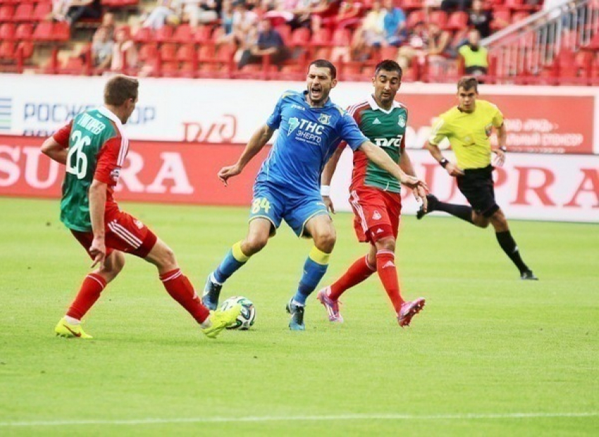 Футбольный клуб «Ростов» на выезде проиграл «Локомотиву»
