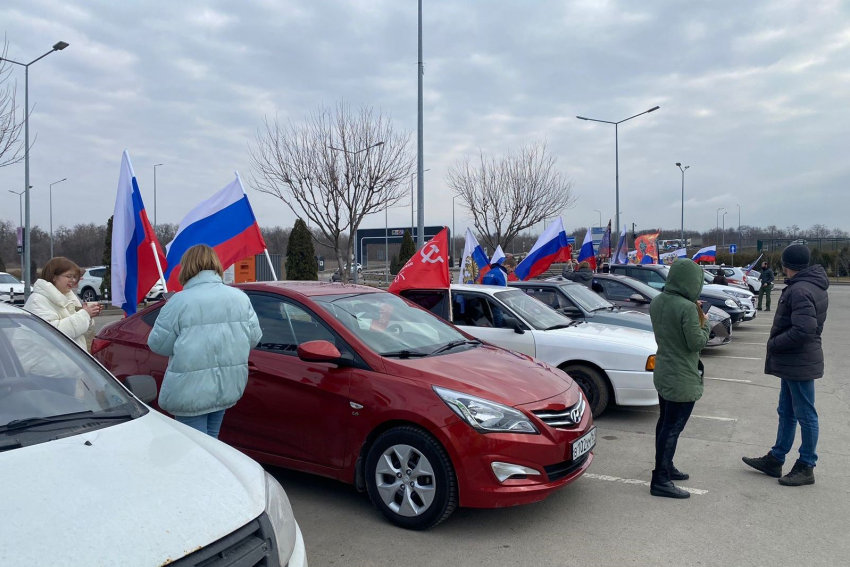 В Ростове-на-Дону прошел автопробег в поддержку специальной военной операции и российских военнослужащих 