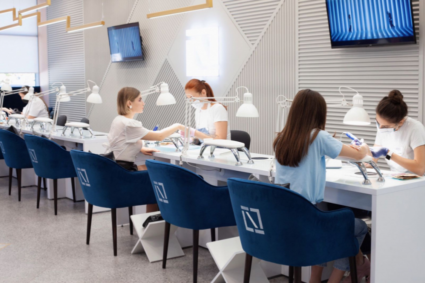 В Ростове федеральная сеть студий маникюра ищет мастера с зарплатой от 80 000 тысяч рублей