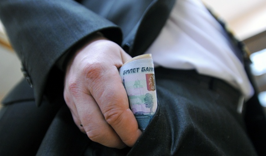 В Азове за взятку осудили сотрудницу отдела образования