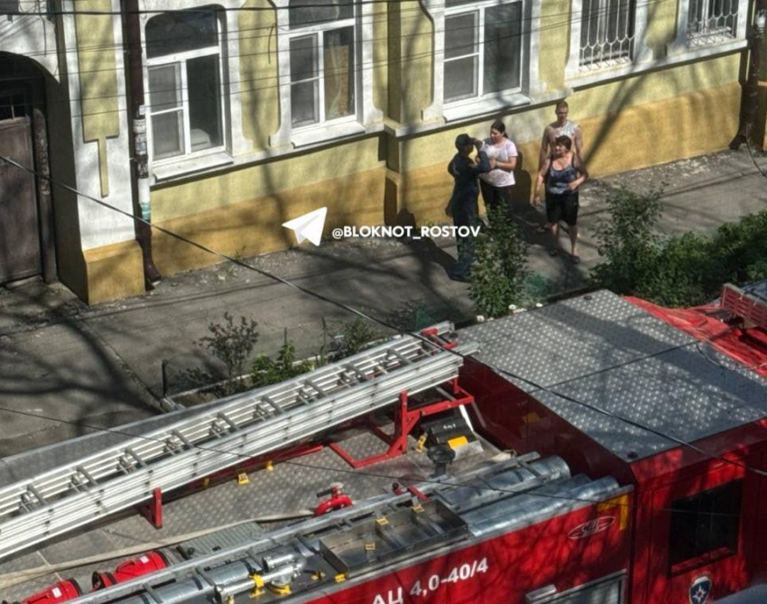 В Ростове загорелась опора ЛЭП 