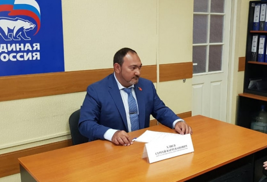 Мало рассказывает о своей работе депутат гордумы Ростова Сергей Хлиев