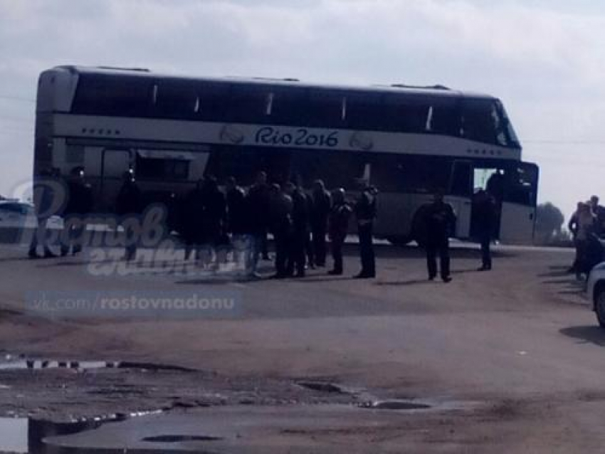 Пассажиров махачкалинского автобуса в Ростове эвакуировали из-за подозрительного предмета