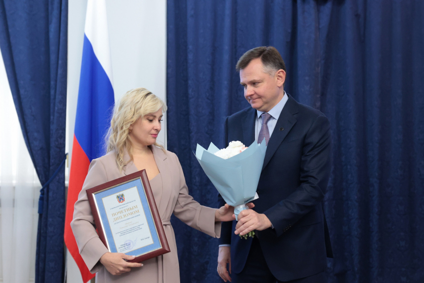 Донской губернатор поздравил многодетных мам