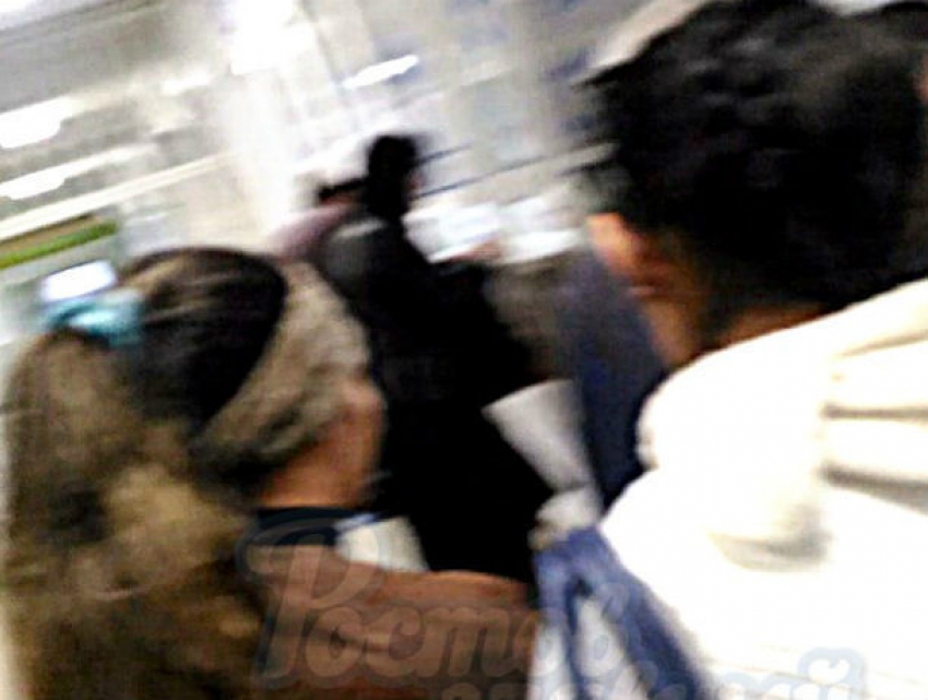 Снявшего на видео воровок в поликлинике Ростова мужчину назвали сволочью и обвинили в трусости