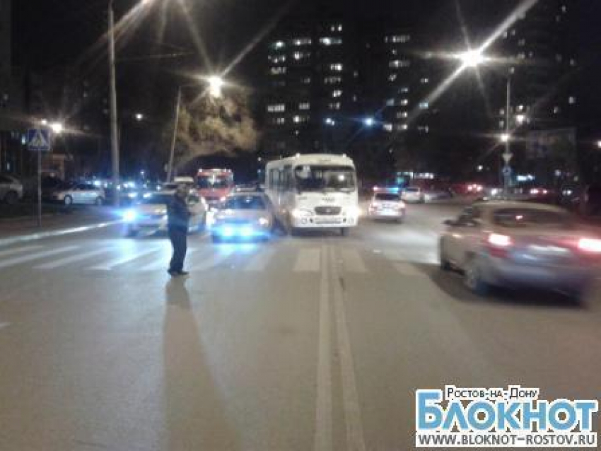 В Ростове водитель маршрутки спровоцировал ДТП: пострадали три человека