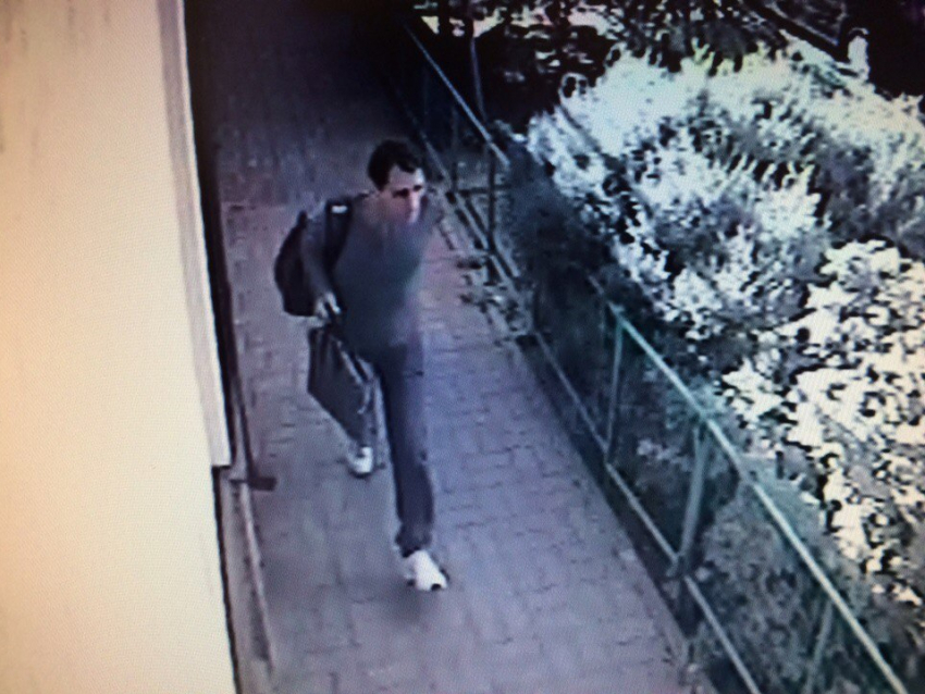 В Ростове просят опознать офисного вора по скрину с видео