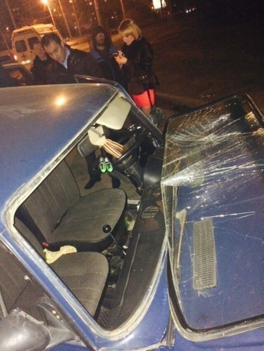 В Ростове пьяный водитель ВАЗа с женой и 7-месячным ребенком в салоне спровоцировал серьезное ДТП