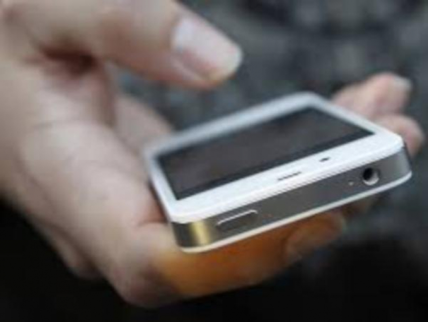 Из рук 15-летнего подростка на проспекте Космонавтов ростовчанин украл дорогой телефон