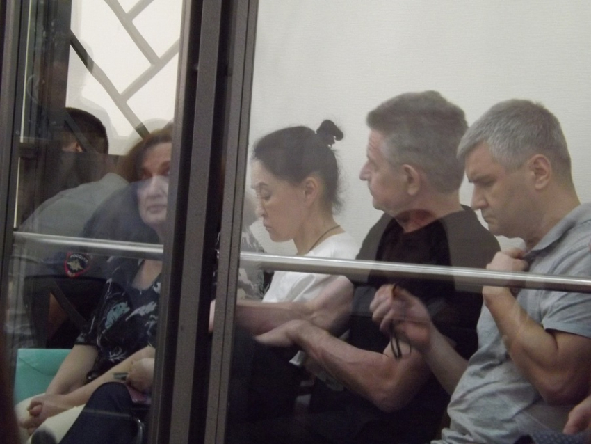 В деле «ростовских судей-взяточников» подсудимые попросили их оправдать или же проявить милосердие