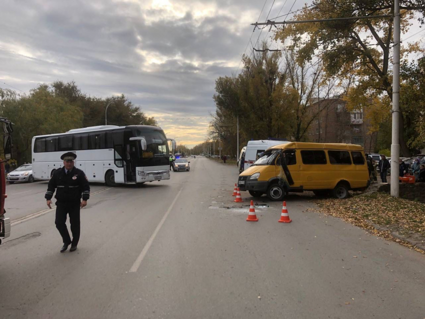 Два человека пострадали в ДТП в Ростовской области после столкновения автобусов